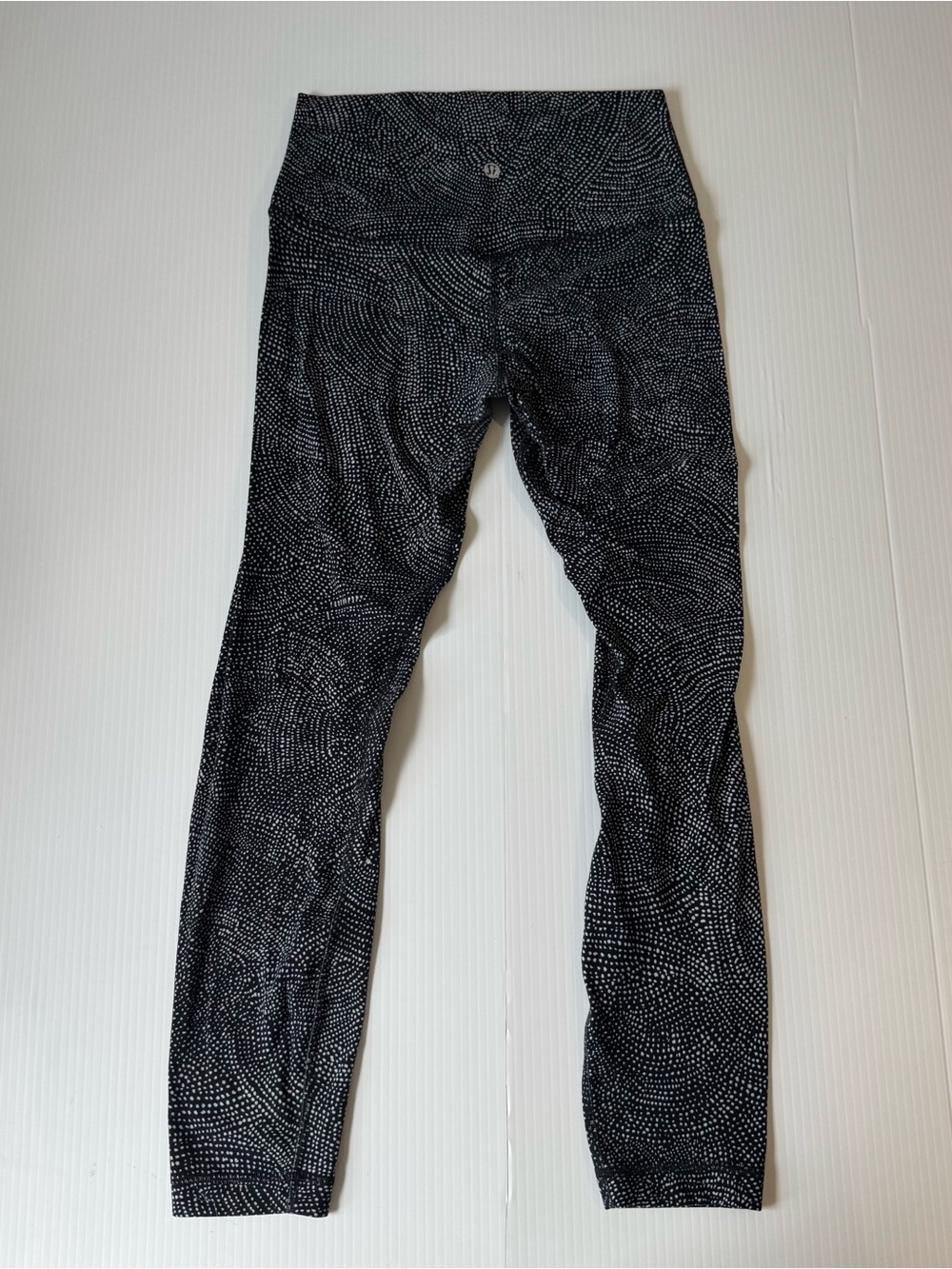 Lululemon Size 6 Luxtreme High Rise 25” Leggings Black White Dot Print Yoga Run
